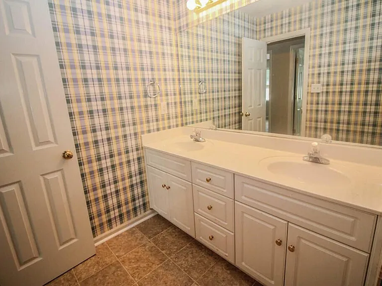 246 Farmington Dr W — Photo 45