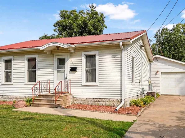 308 E Van Buren St, Washington, IA 52353
