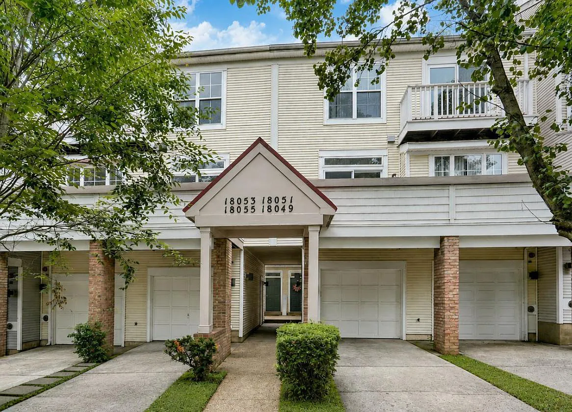 3 bed, 2.5 bath, 1424 sqft, $2,499 — Photo 1