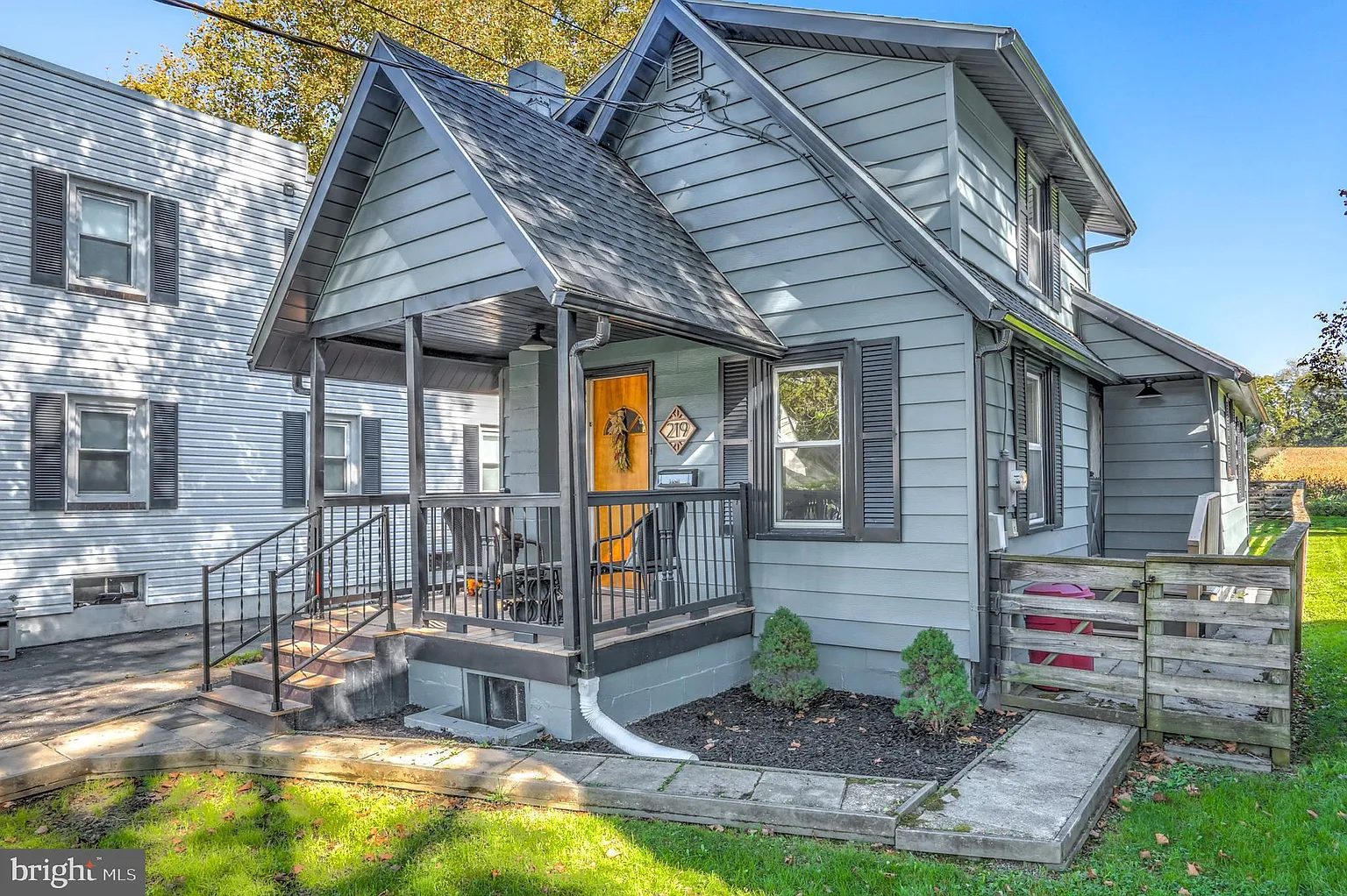 219 Noble St photo 1