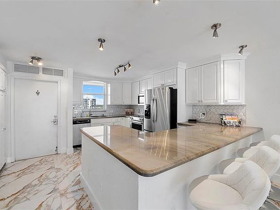 3rd image of 3100 NE 49th St APT 807