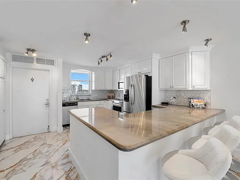3100 NE 49th St #807 — Photo 3