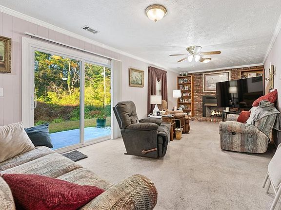 4th image of 6633 Cameron Rd