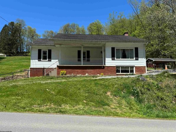 825 Colfax Rd, Fairmont, WV 26554