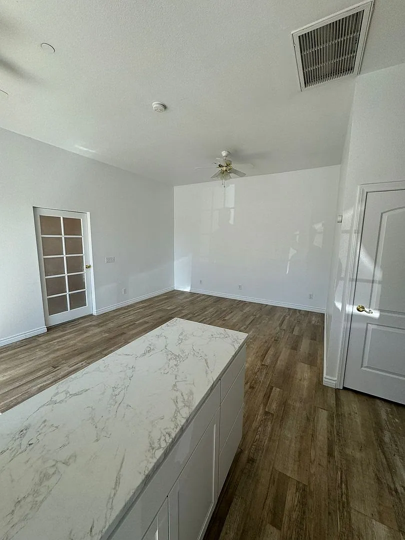 3760 Calle De Carlos — Photo 3