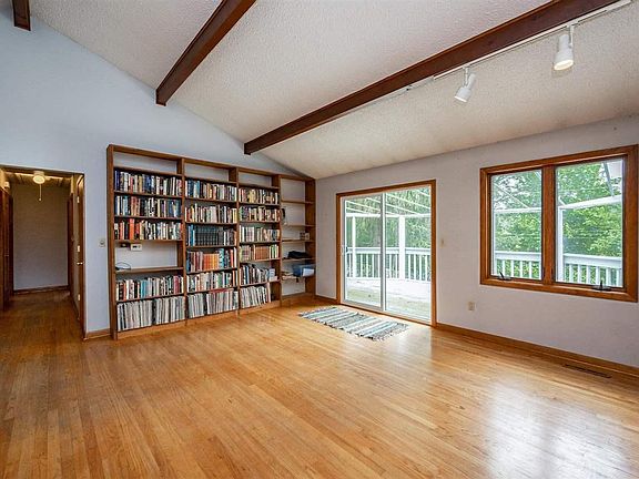 4th image of 2840 Brookside Dr