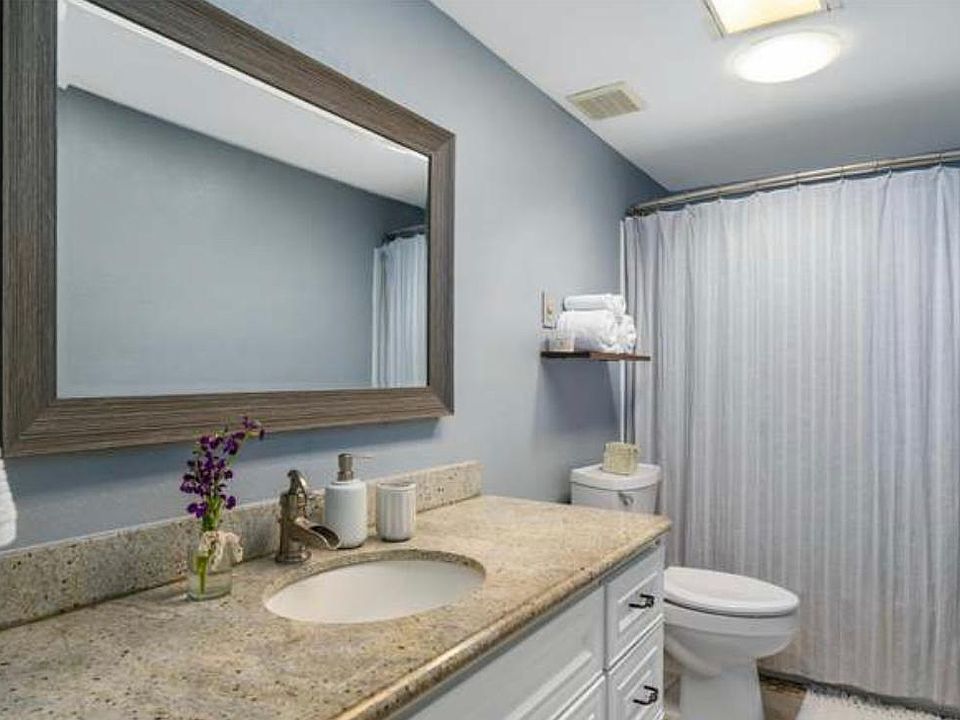 2nd image of 26421 Somerset Ln