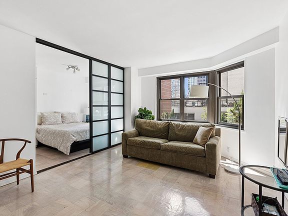 2nd image of 220 E 57th St APT 14B