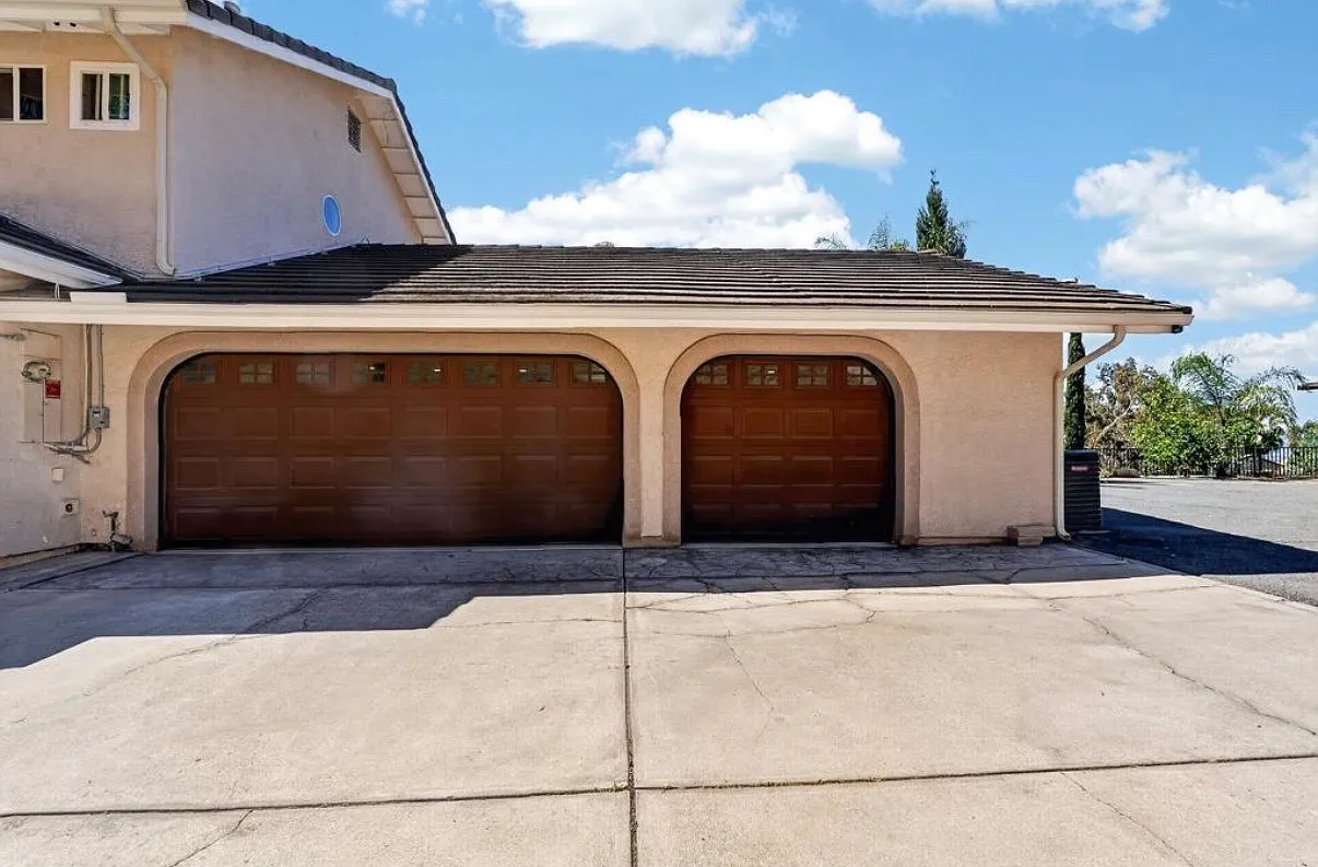 6 bed, 3512 sqft, $7,995 — Photo 4