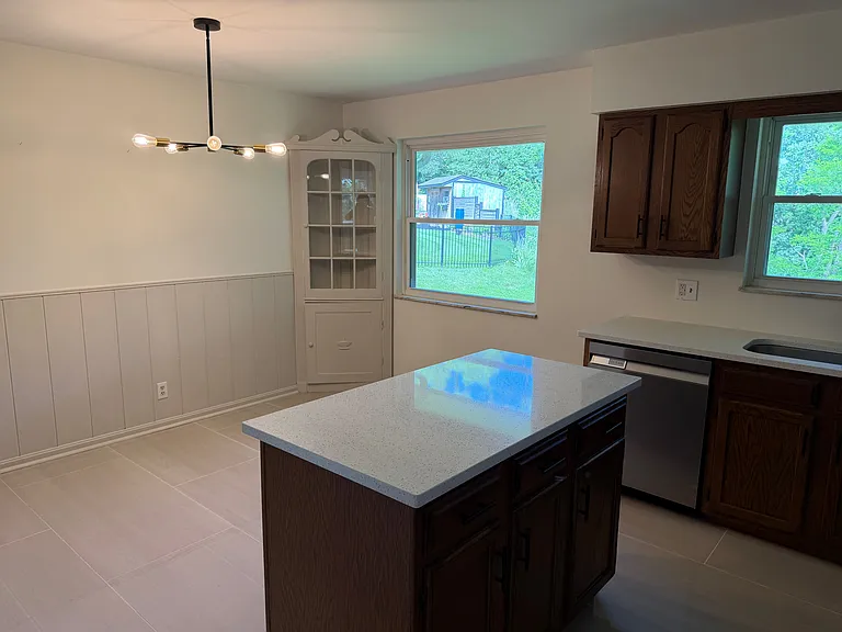 143 Capri Dr — Photo 7