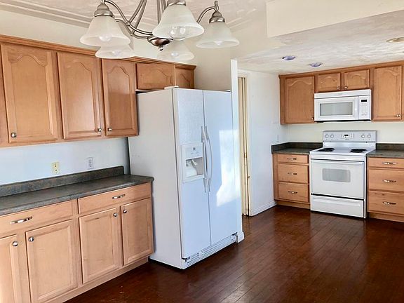 4th image of 3020 S Bloomington Hills Dr