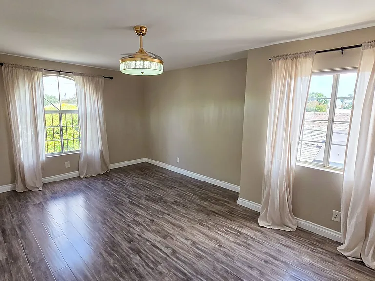 4735 Myrtle St — Photo 23