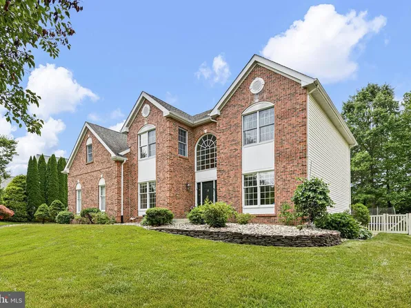 737 Meadowbank Rd, Kennett Square, PA 19348