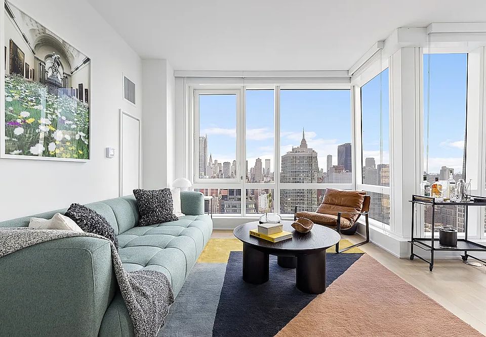 1st image of 555 38th St APT 4401