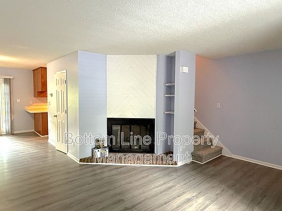 3rd image of 846 W Warren St APT A4