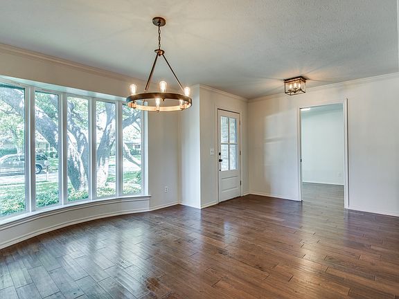 4th image of 2736 Grandview Dr