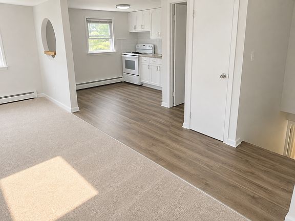 5th image of 80 E Lakewood St APT 2