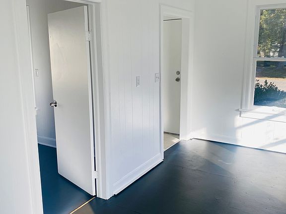4th image of 507 College St