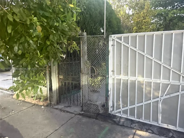 1251 NW 29th Ter, Miami, FL 33142