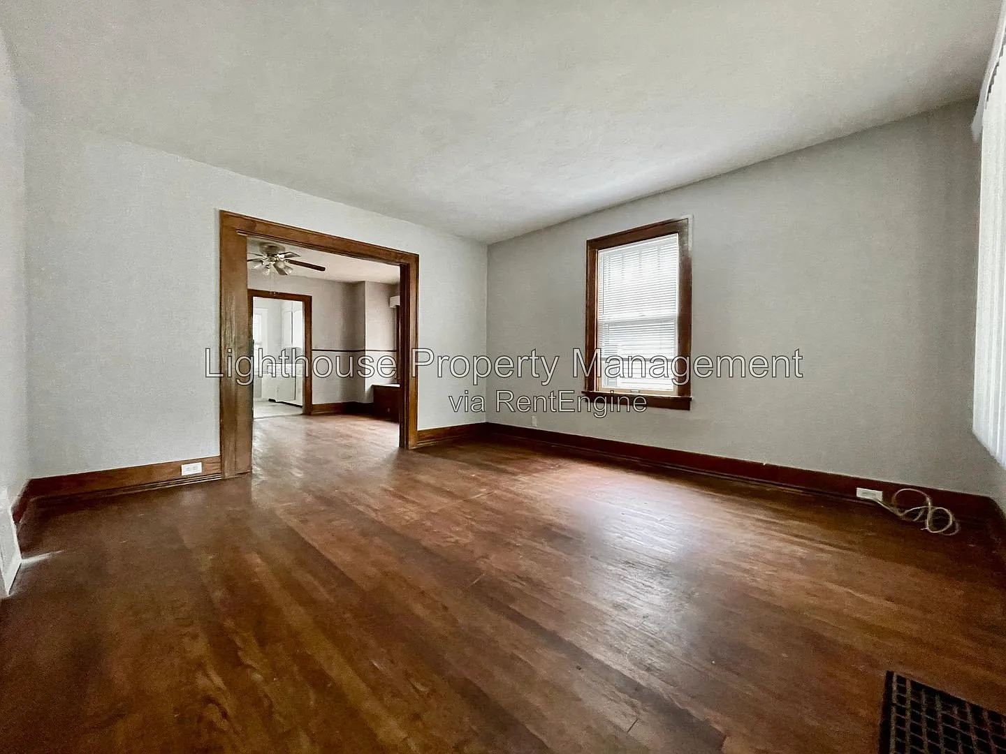 2 bed, 1.0 bath, 988 sqft, $1,200 — Photo 3
