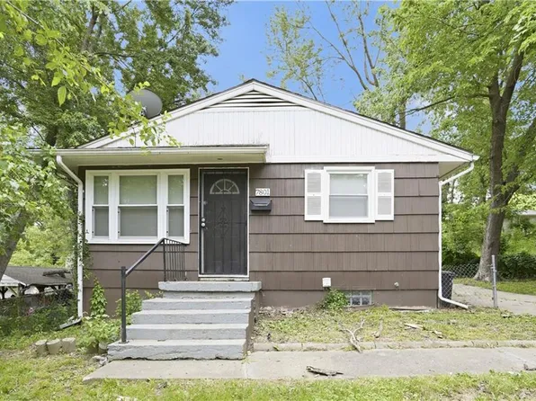 7801 E 48th St, Kansas City, MO 64129