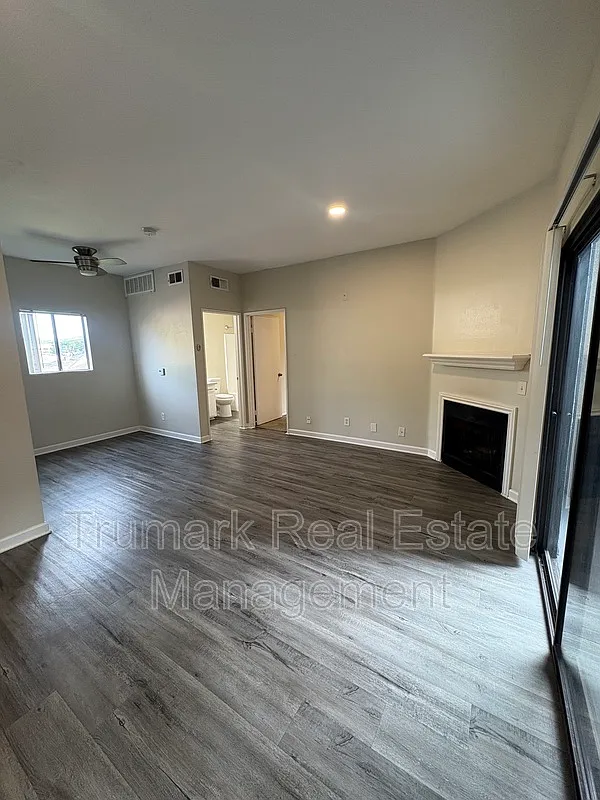 1 bed, 1.0 bath, $2,100 — Photo 1
