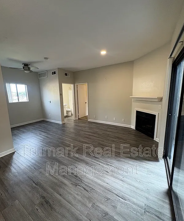 701 Hollywood Way #115