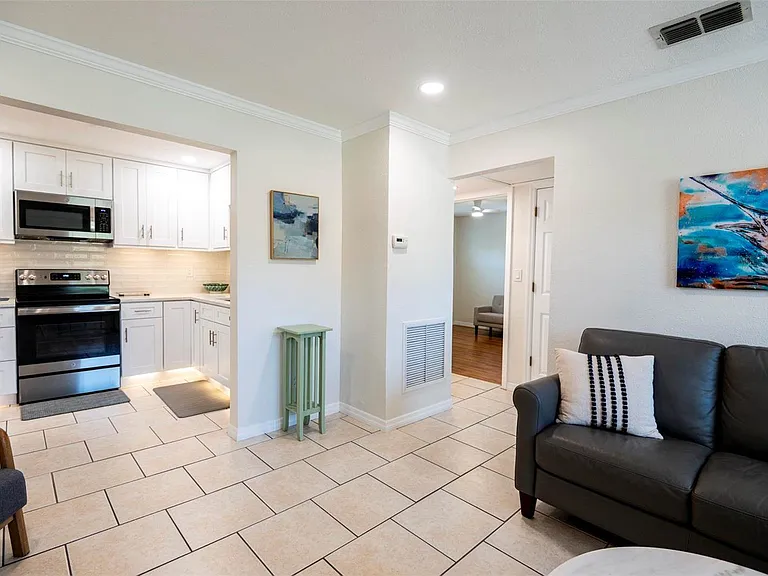 569 Bamboo Dr S — Photo 7