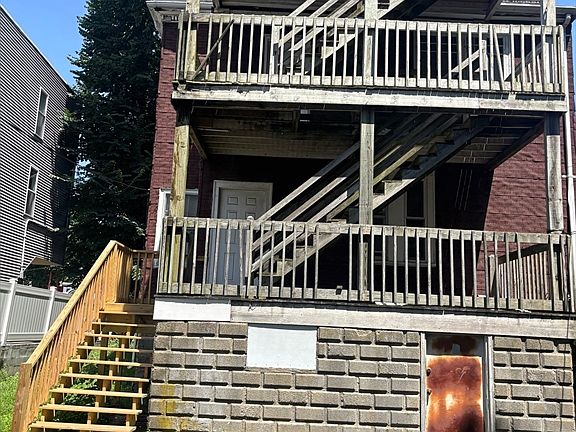 3rd image of 31 Lawrence Ave