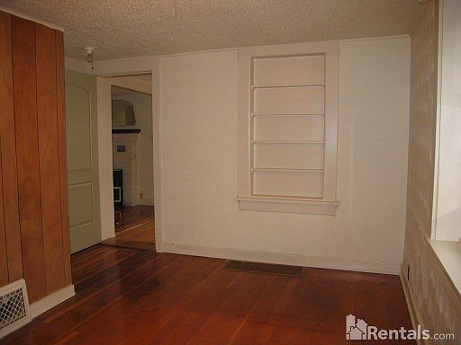4th image of 1033 Northport Dr