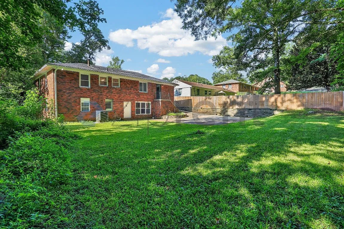 4 bed, 2211 sqft, $2,267 — Photo 4