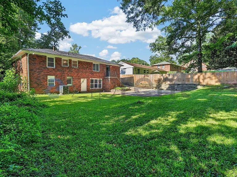 2915 Cascade Rd SW — Photo 4