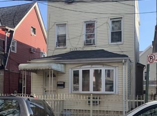 10424 37th Rd, Corona, NY 11368