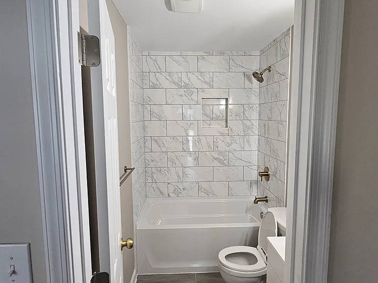 Fully Renovated Bathroom and New Fixtures