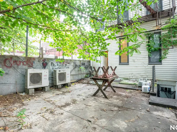 111 Dupont Street image 14 of 15