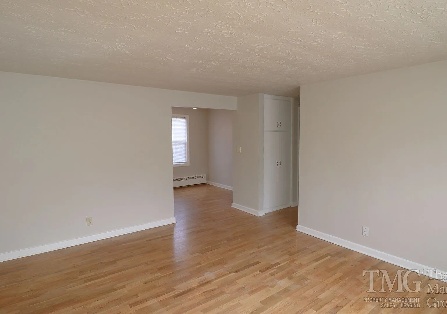 Manor Court Apartments — Photo 4