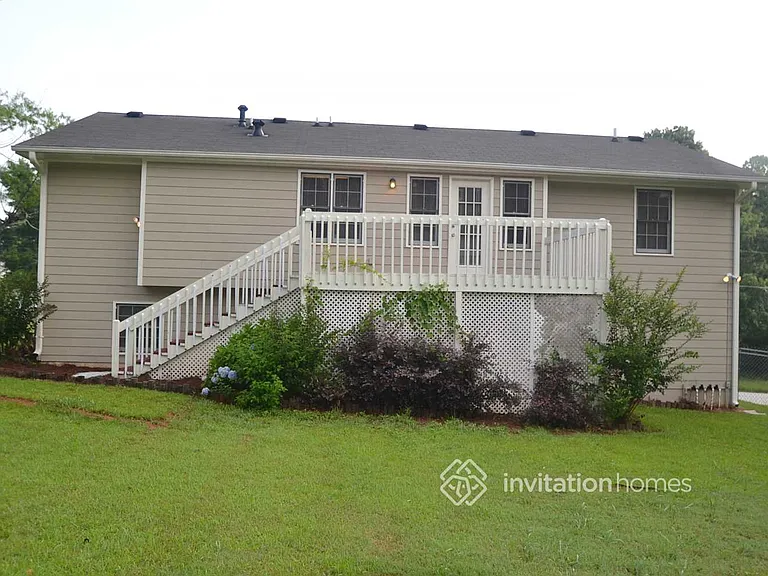 734 Shoreline Trl SE — Photo 2