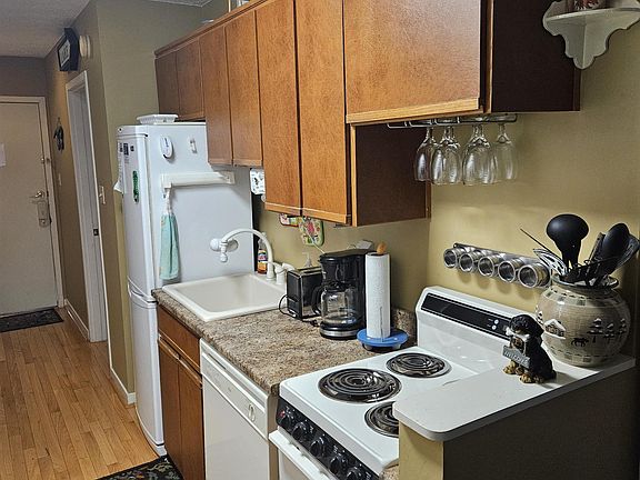 3rd image of 1089 Bluewater Dr Unit 403