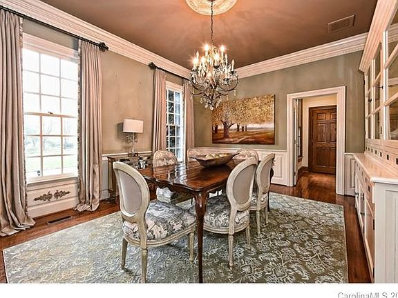 3rd image of 2215 Sharon Ln