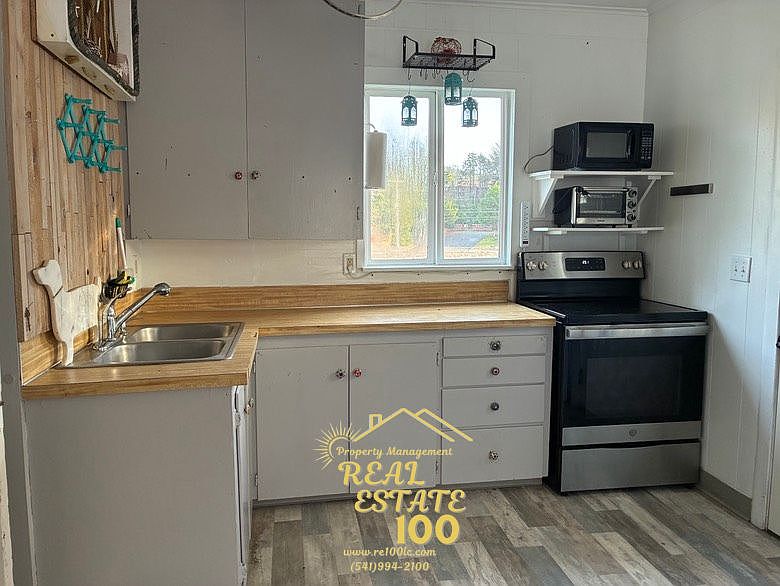 2nd image of 3128 SW Coast Ave