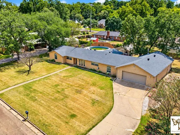 913 Elizabeth St, Gilmer, TX 75644