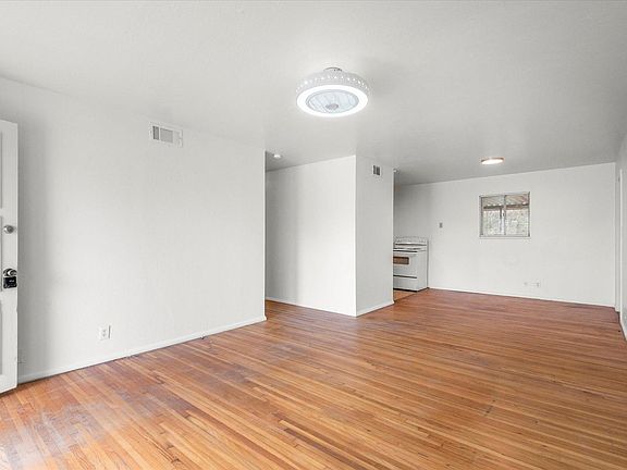 3rd image of 505 SE Greystone Ave