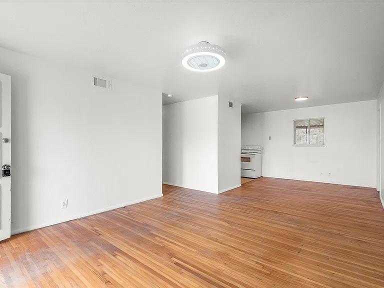 505 SE Greystone Ave — Photo 3