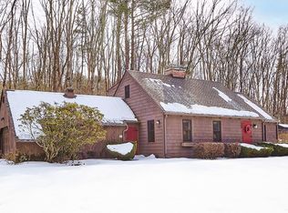 16 Hall Rd, Sturbridge, MA 01566
