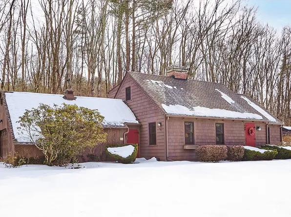 16 Hall Rd, Sturbridge, MA 01566