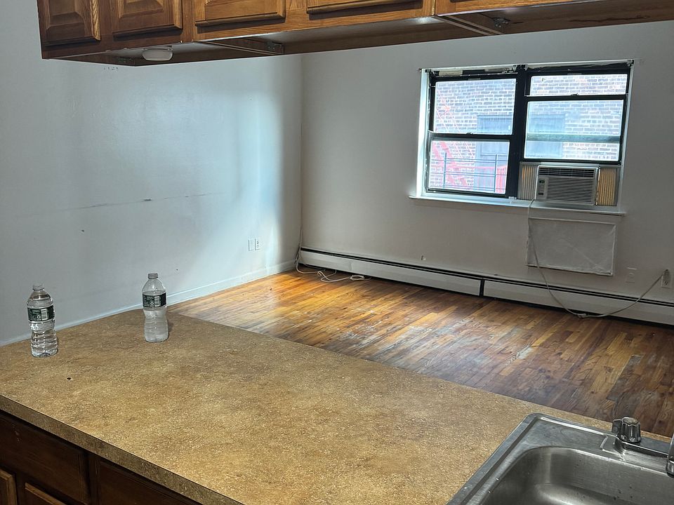 2nd image of 56 Locust Hill Ave APT 3