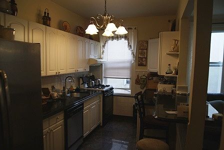 4th image of 2371 Crescent St