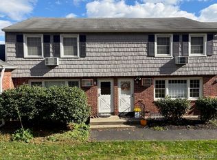 90 Old Farms Ln #90, New Milford, CT 06776