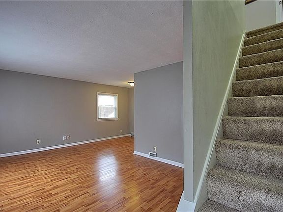 5th image of 26431 Drakefield Ave