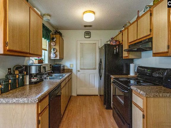 3rd image of 225 Westport Dr